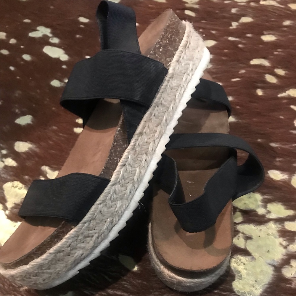 Madden Girl size 8 wedge shoes